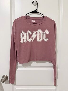 AC/DC Women’s Long-Sleeve Cropped Graphic Tee — Mauve Pink